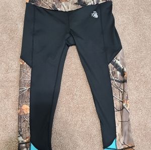 Legendary Whitetails Capri Leggings